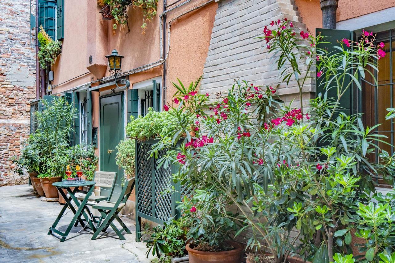 Lo Squero 1 The Secret Courtyard In Dorsoduro Apartment Venice Ngoại thất bức ảnh